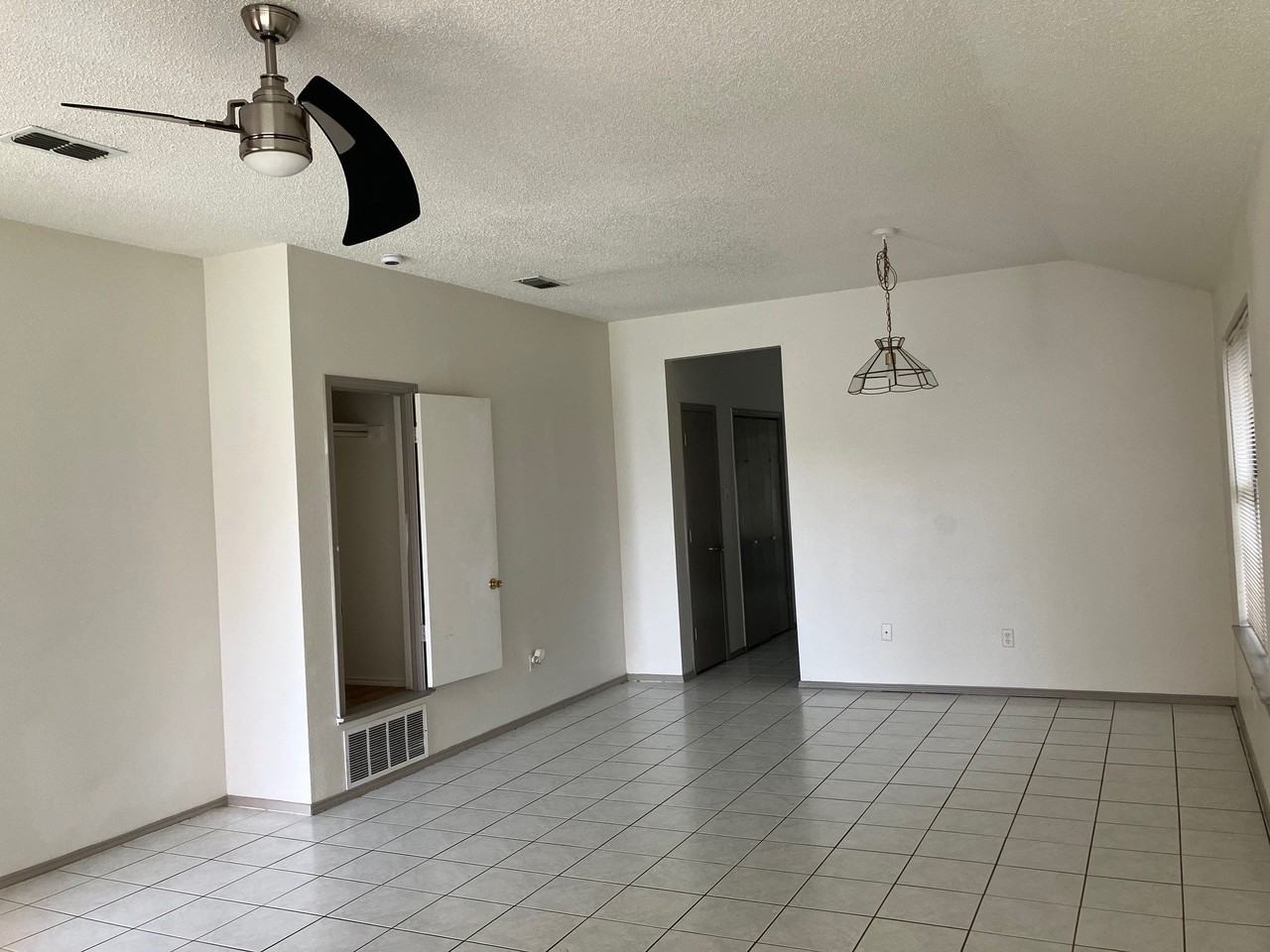 5210 Highbank Dr - Photo 2 of 23