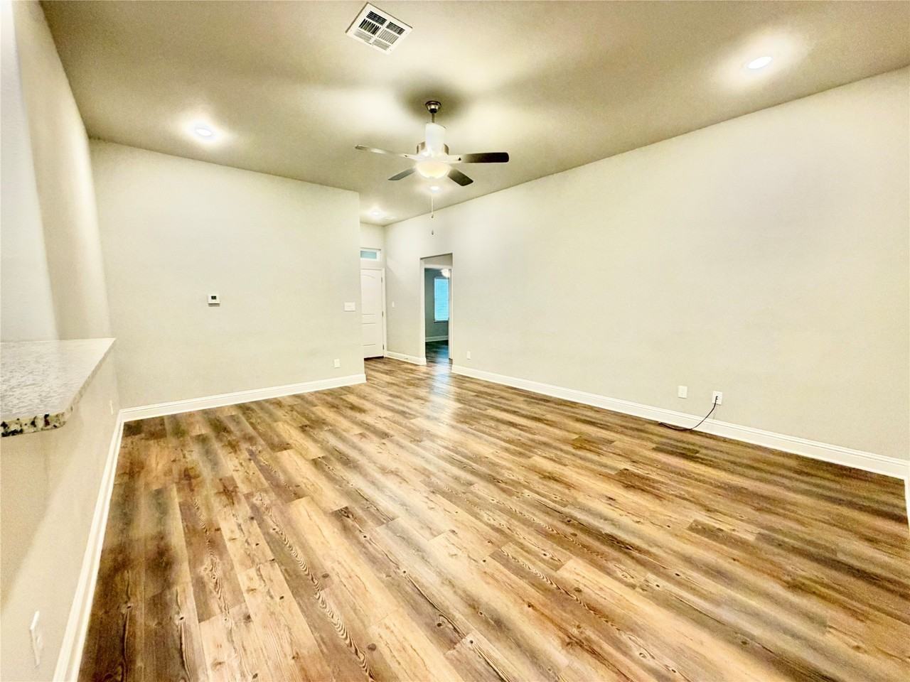 2915 Tulip Dr - Photo 2 of 32