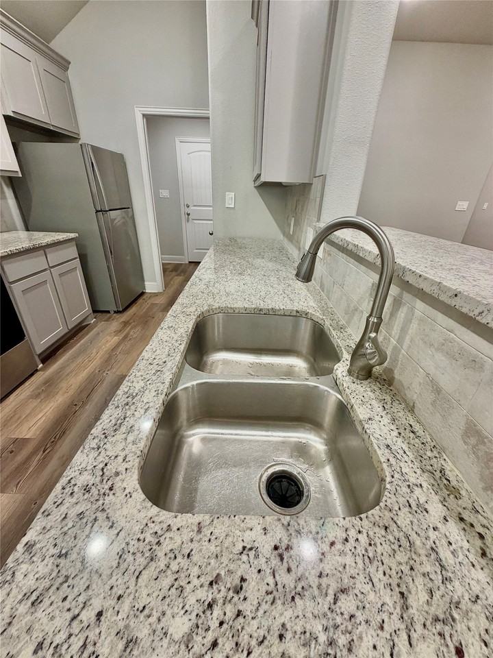 2915 Tulip Dr - Photo 7 of 32