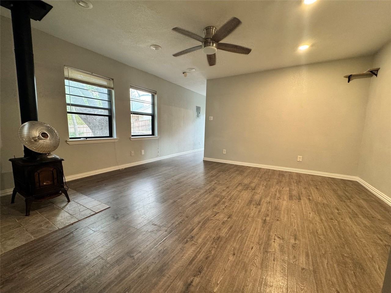 4225 Sue Ct - Photo 3 of 12