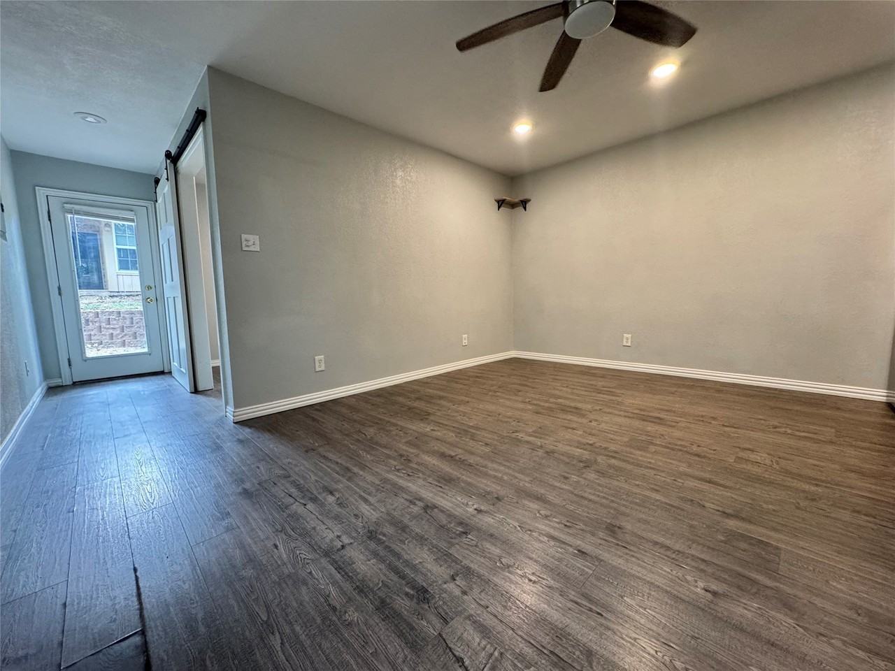 4225 Sue Ct - Photo 4 of 12