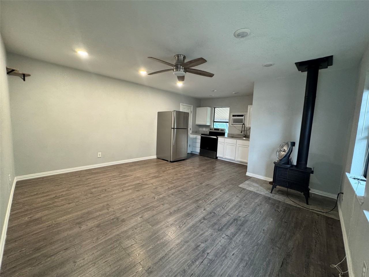 4225 Sue Ct - Photo 5 of 12