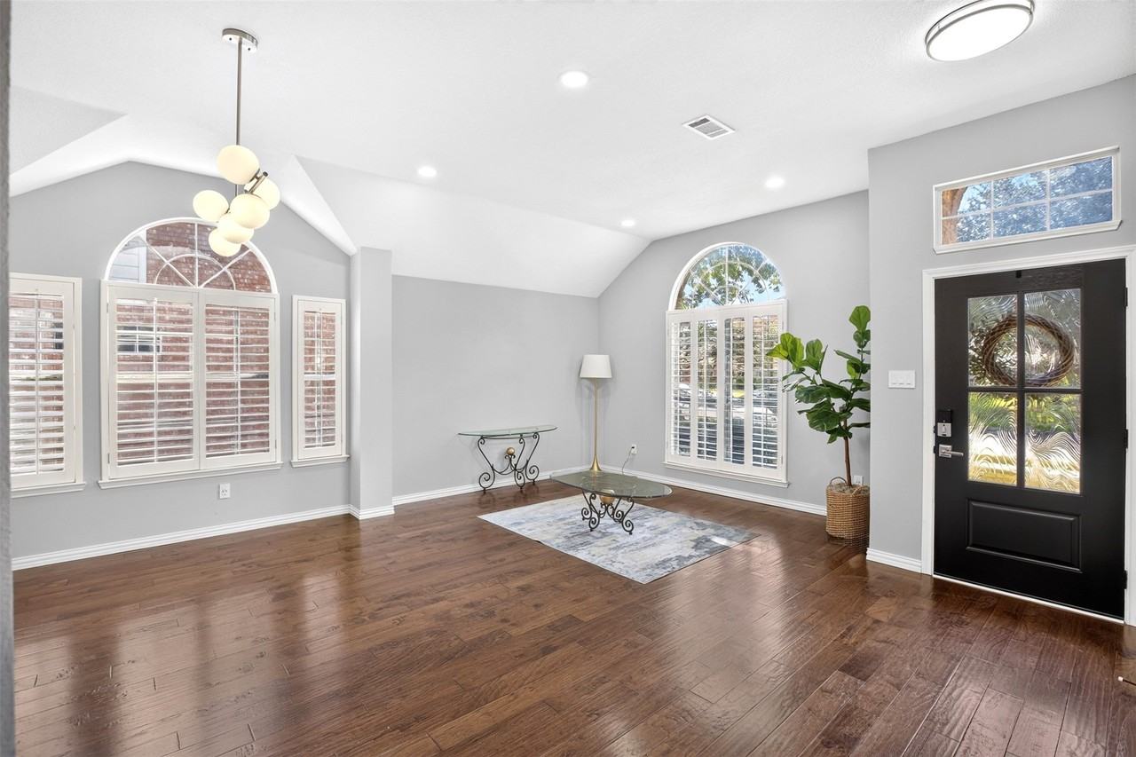 10908 Shadow Brook Ln - Photo 4 of 28