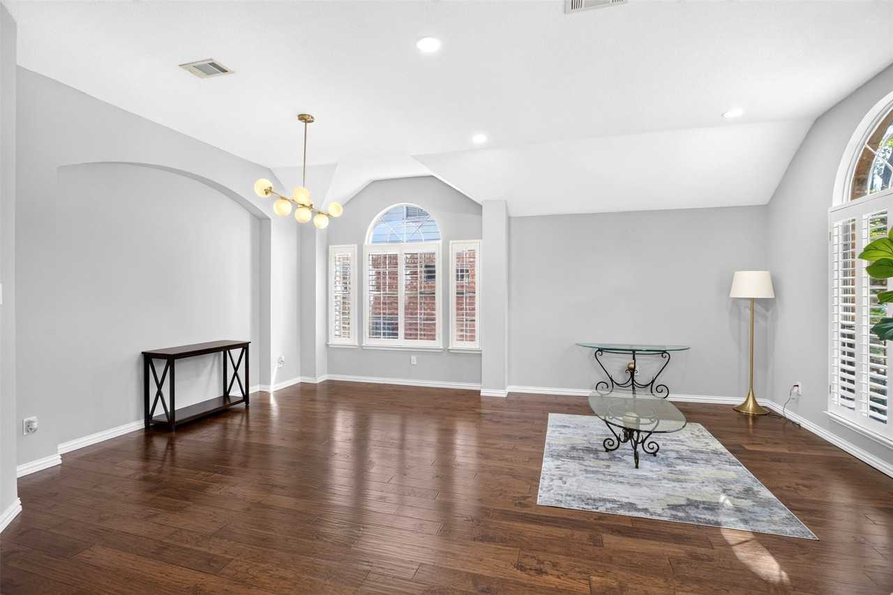 10908 Shadow Brook Ln - Photo 5 of 28