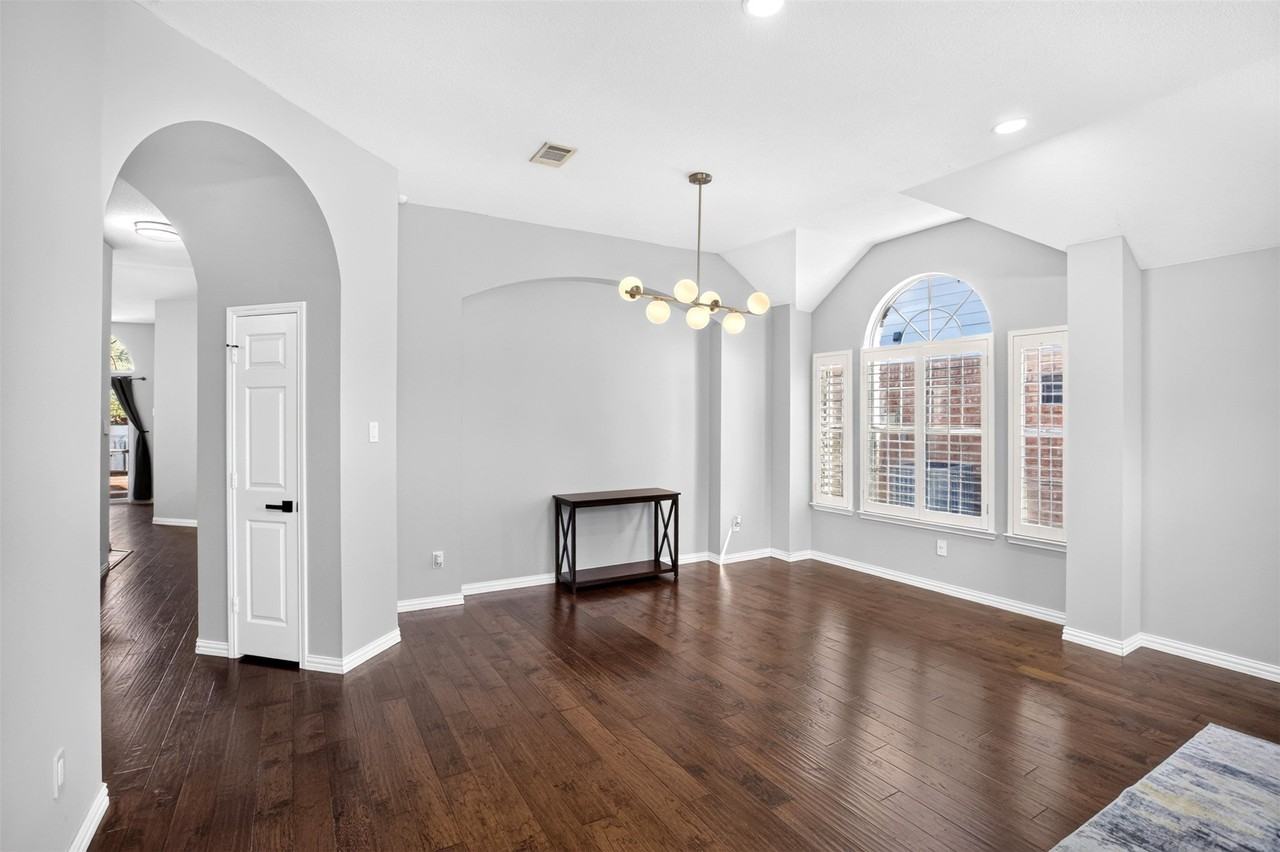 10908 Shadow Brook Ln - Photo 6 of 28