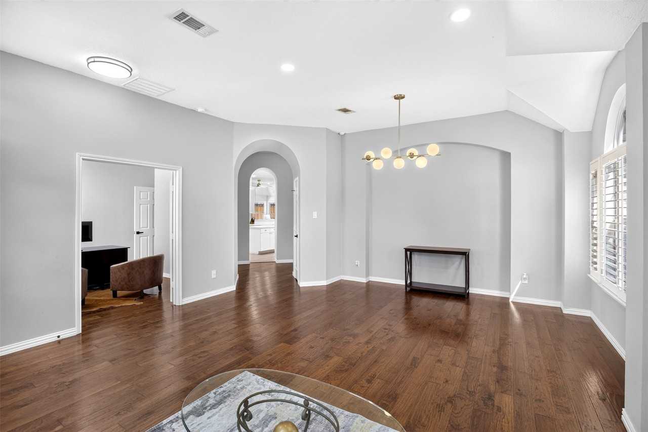 10908 Shadow Brook Ln - Photo 7 of 28