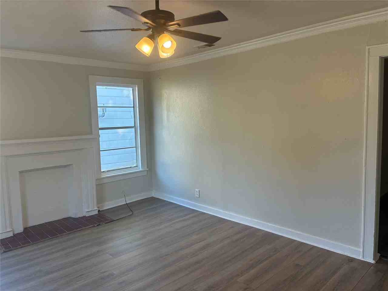 2500 Broadway Dr - Photo 3 of 8