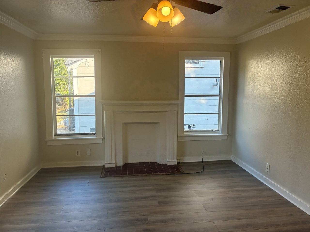 2500 Broadway Dr - Photo 4 of 8