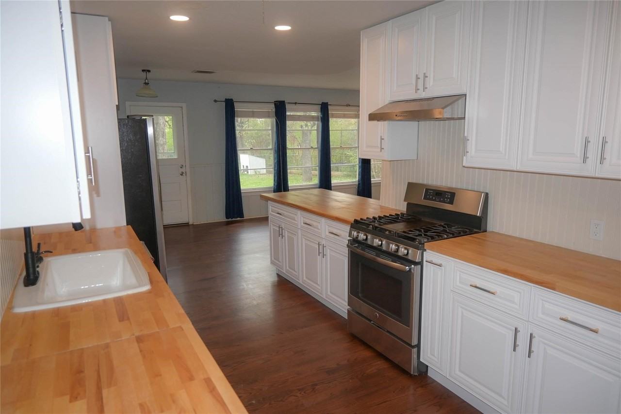 5133 Malinda Ln N - Photo 2 of 20
