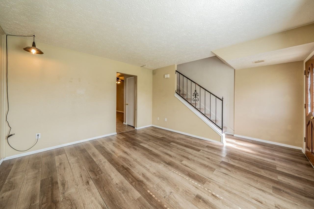 36 W Creek Ln - Photo 3 of 16