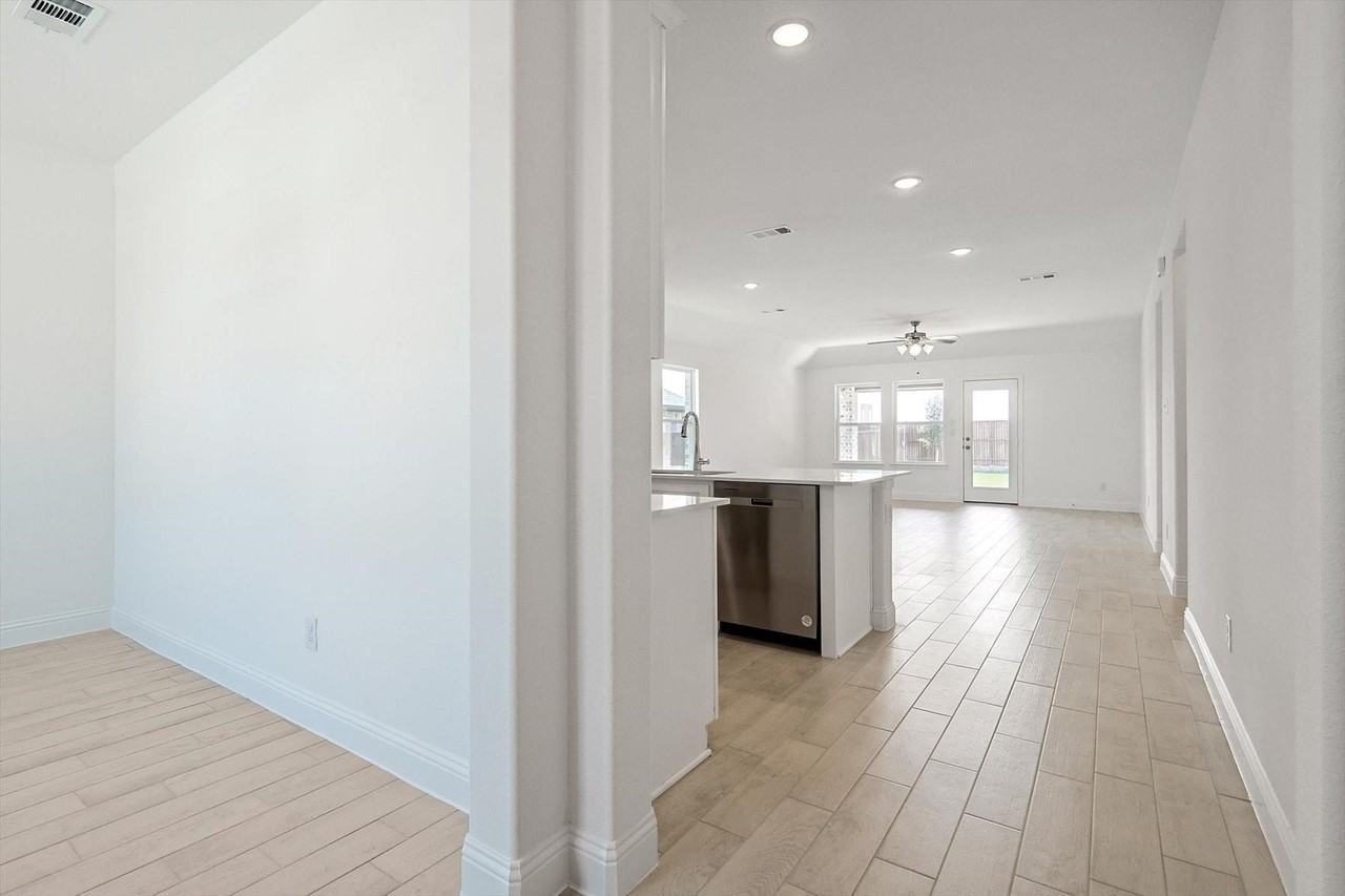 1308 Lavinola Ln - Photo 6 of 20
