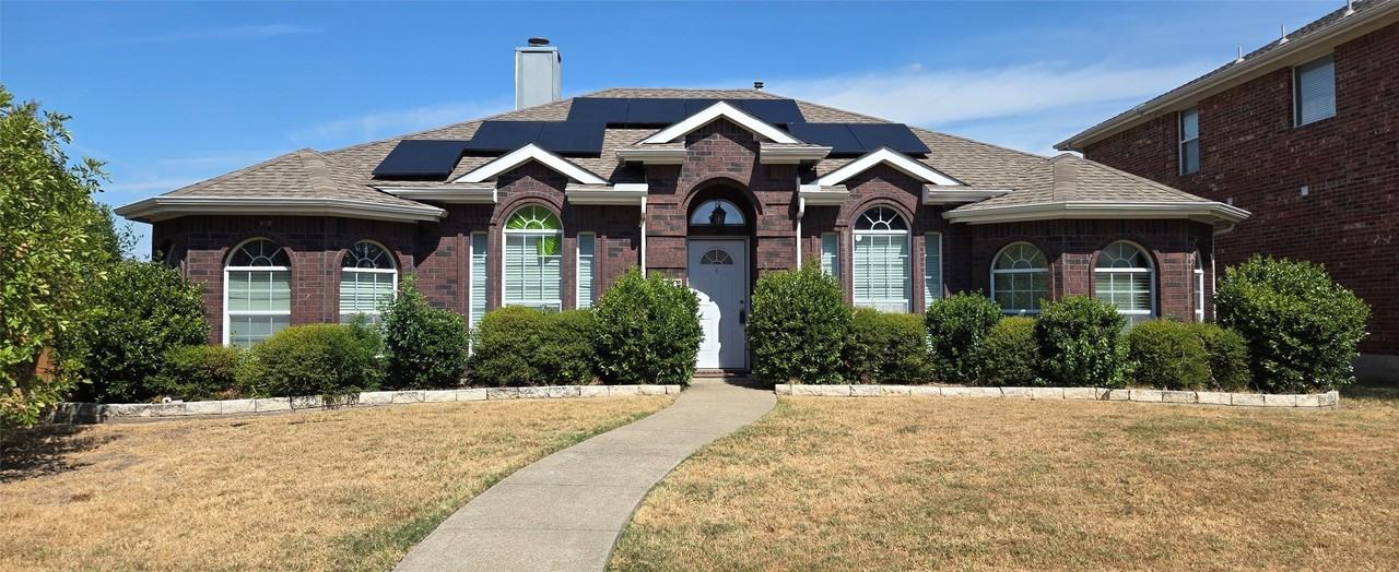 1511 Pine Bluff Dr - Photo 2 of 19