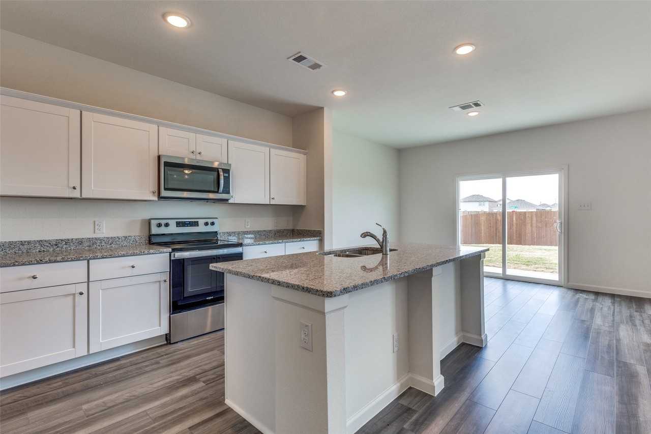 5516 Brownstone Ln - Photo 5 of 37