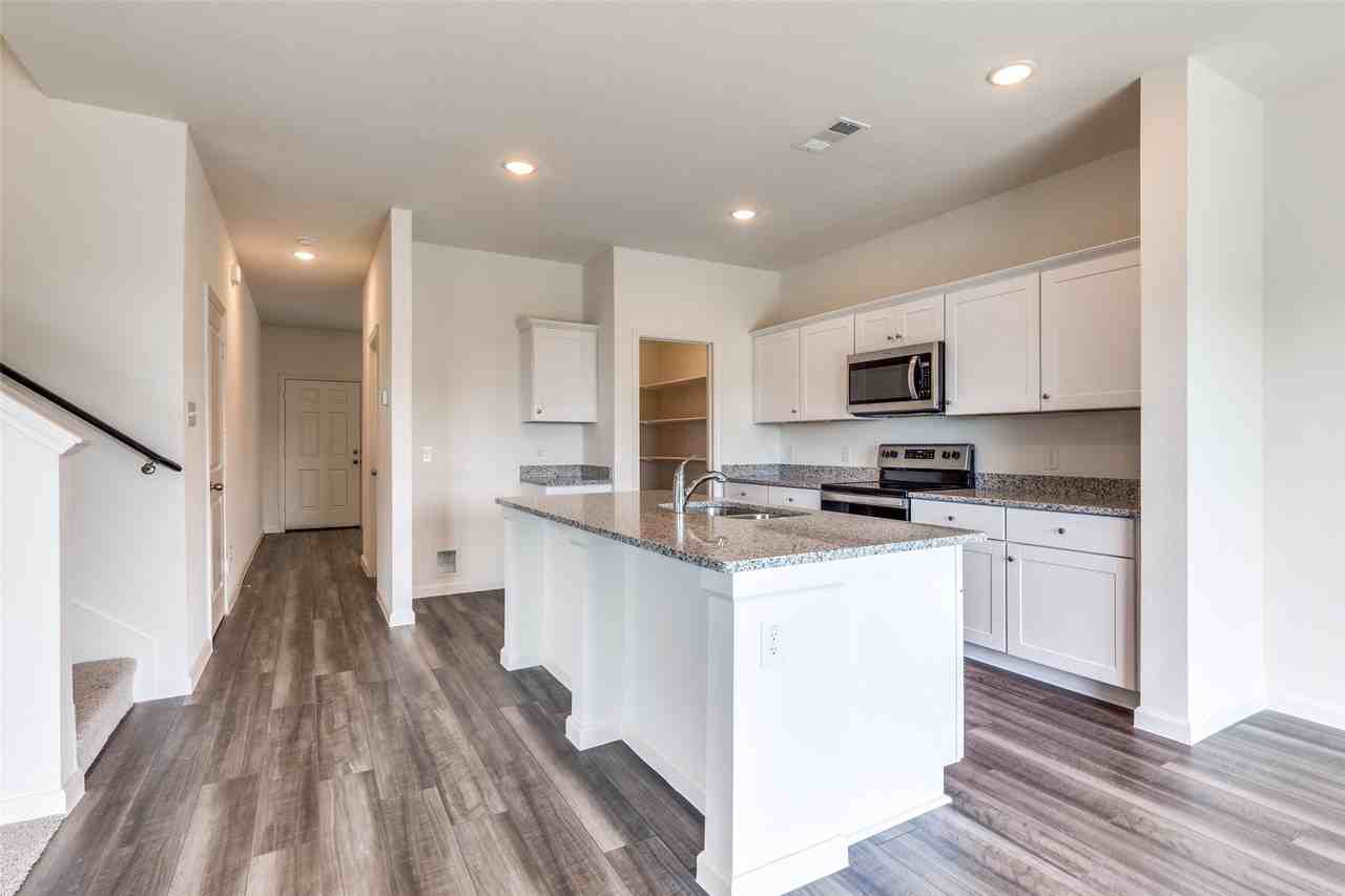 5516 Brownstone Ln - Photo 6 of 37
