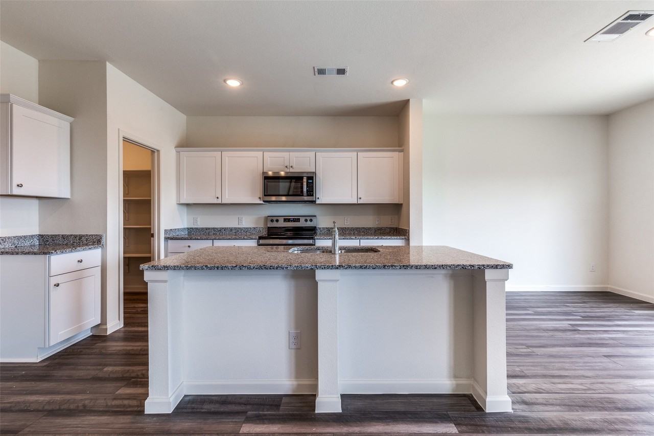 5516 Brownstone Ln - Photo 7 of 37