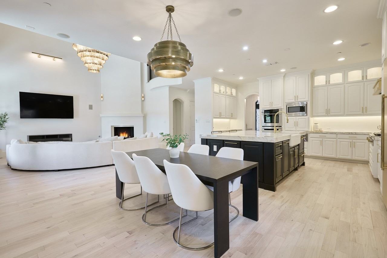 1450 Hilton Head Ln - Photo 4 of 40