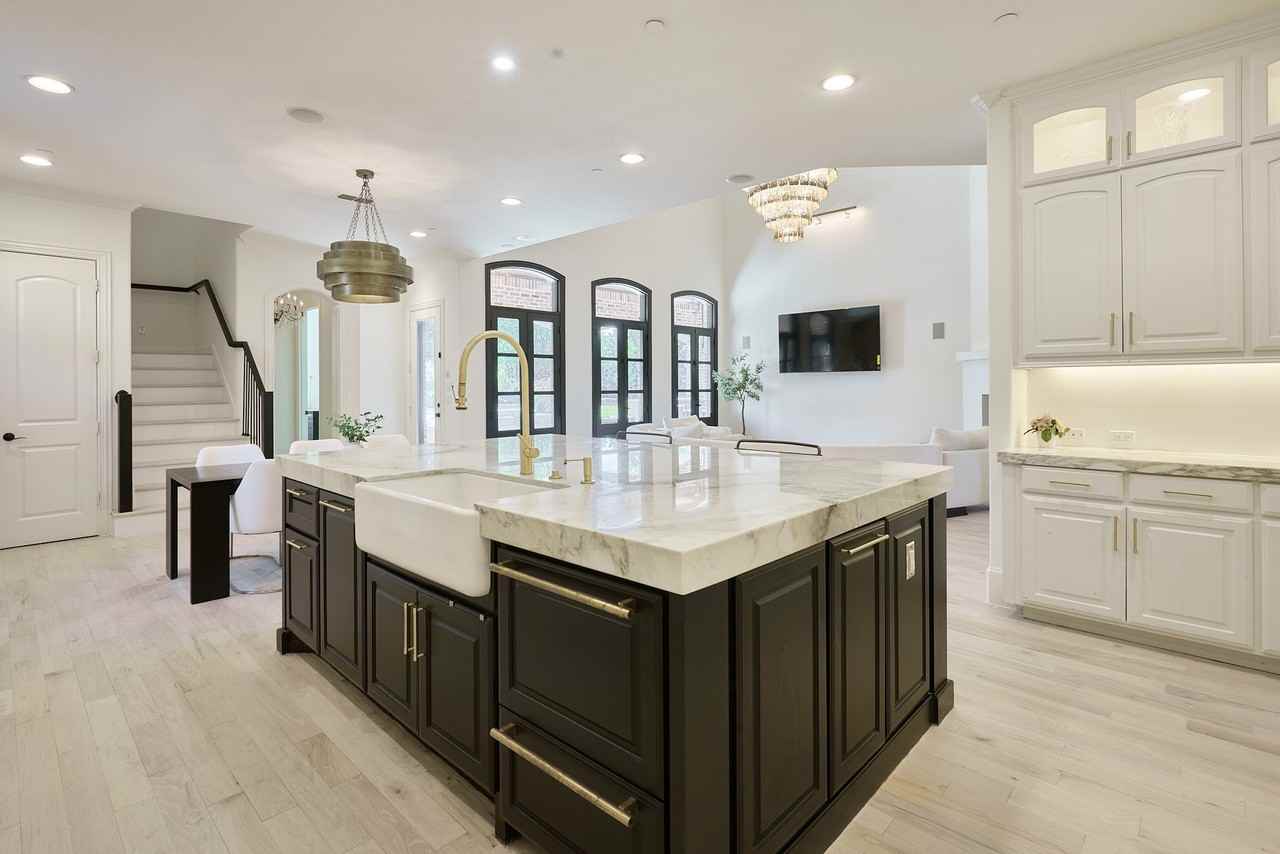 1450 Hilton Head Ln - Photo 5 of 40