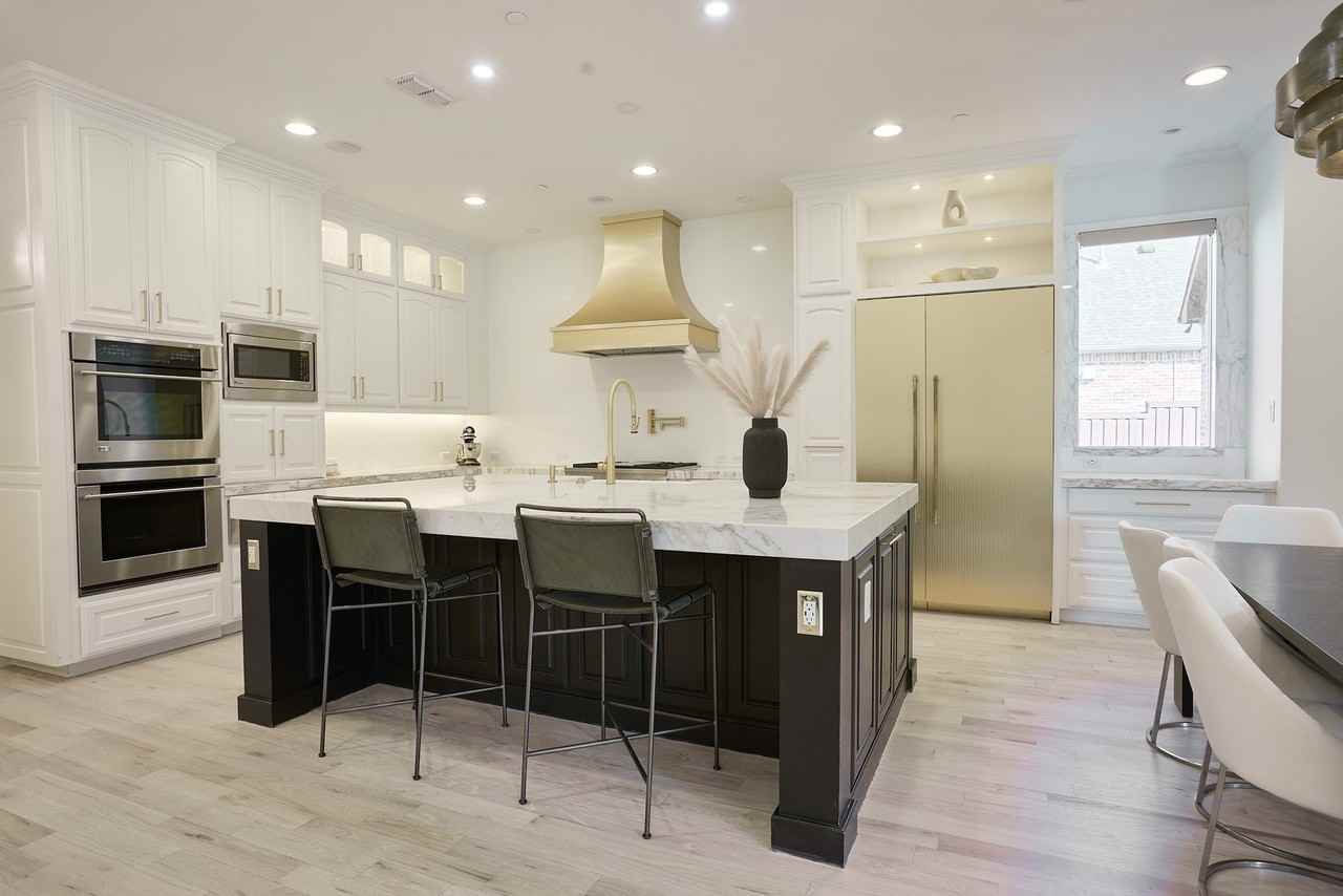 1450 Hilton Head Ln - Photo 6 of 40