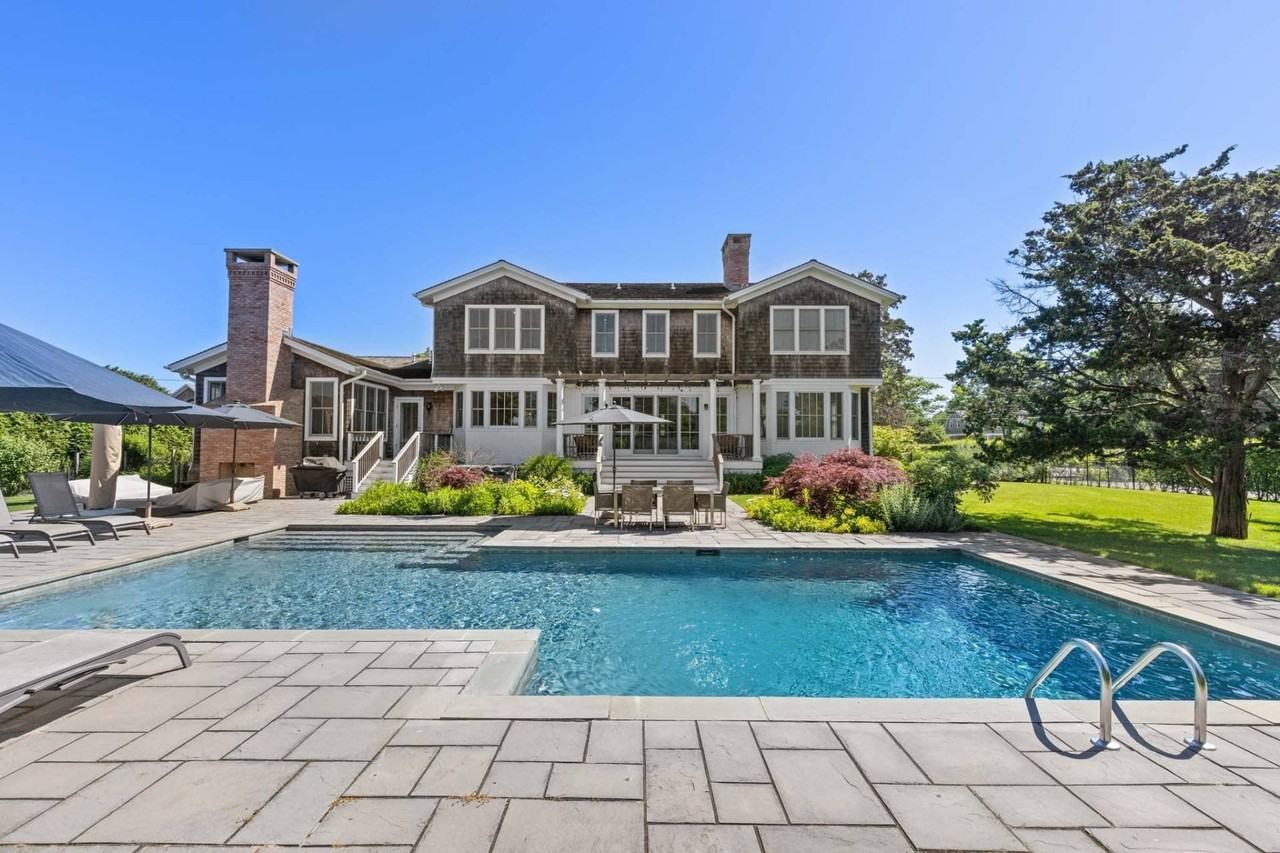 73 Beach Ln