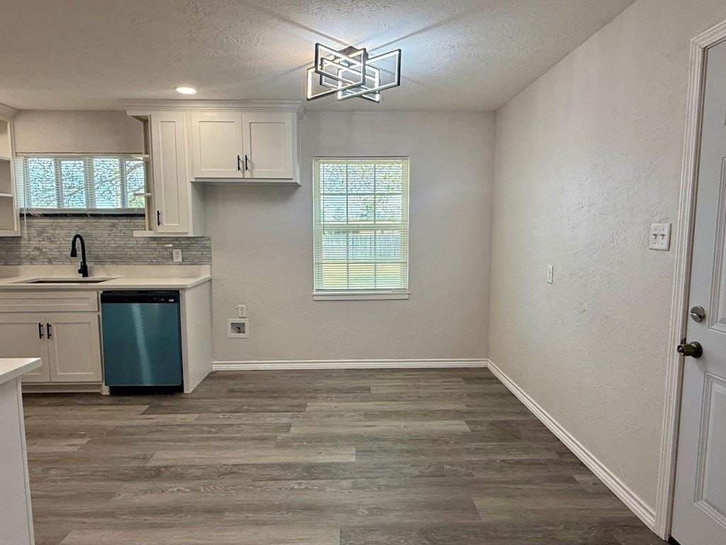 1607 Fargo Ave - Photo 4 of 11