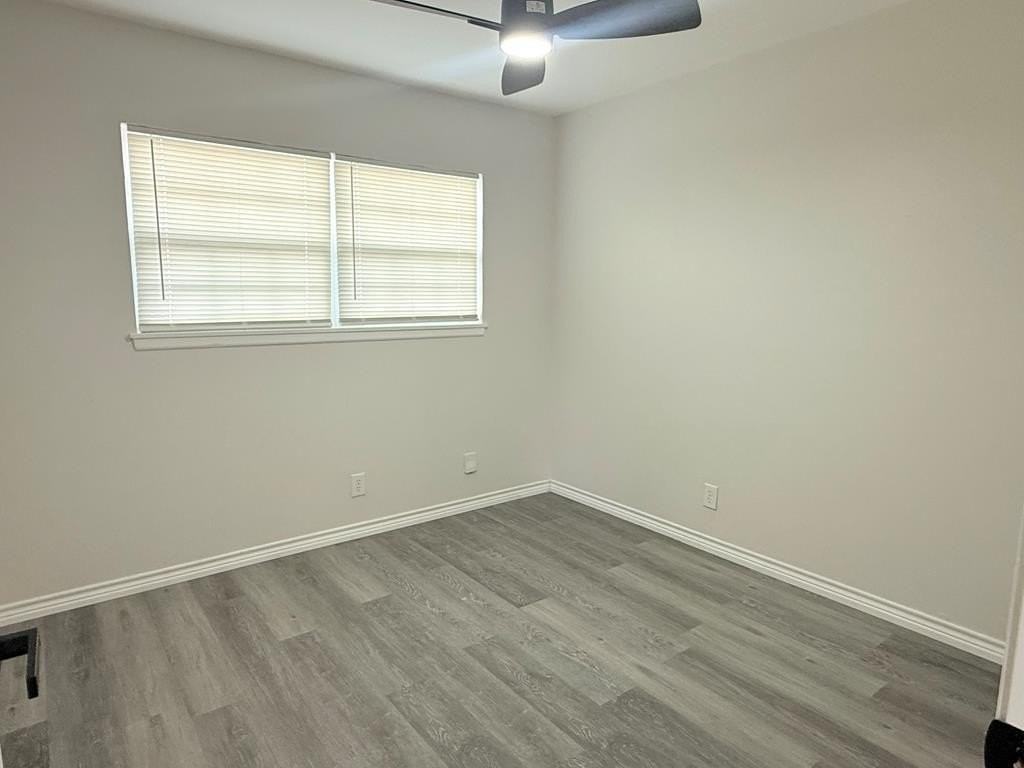 1607 Fargo Ave - Photo 7 of 11