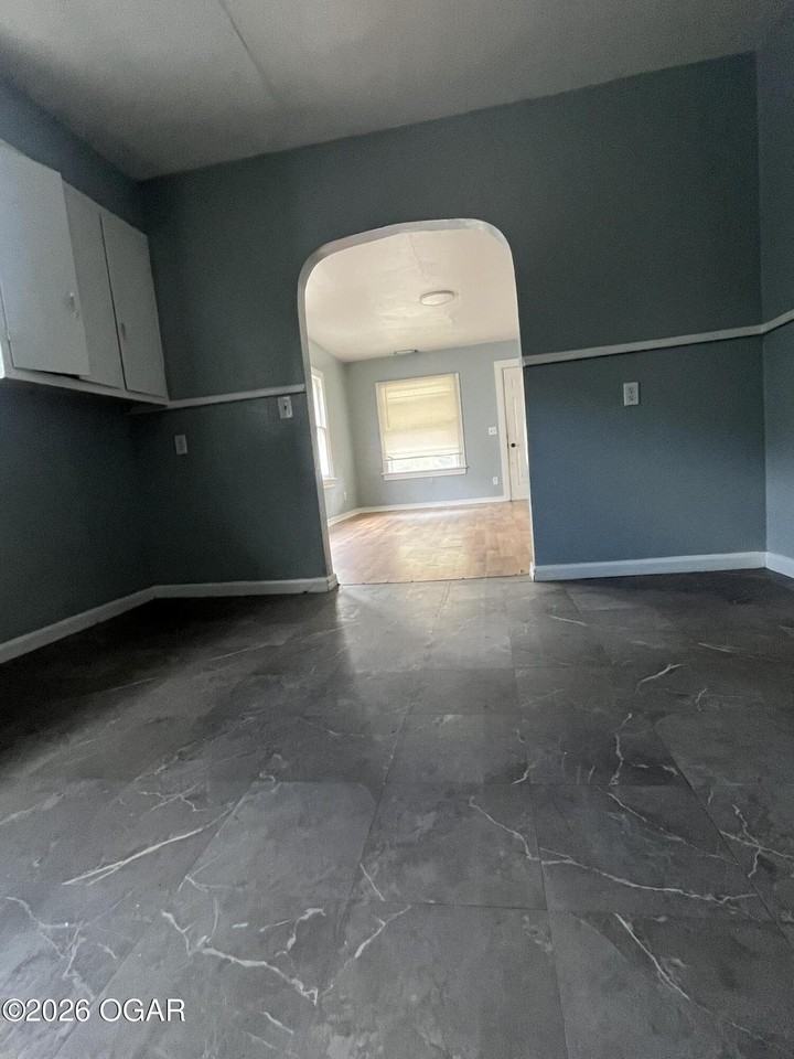 1123 W 5th St - Photo 3 of 13