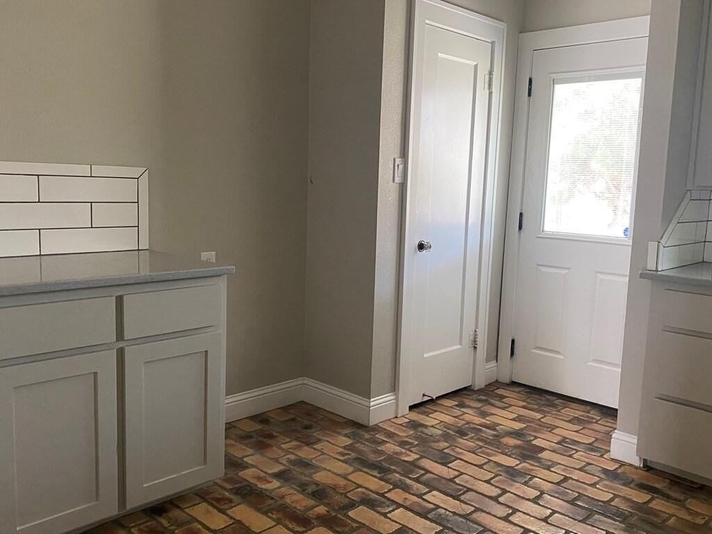 1610 W Texas Ave - Photo 6 of 15