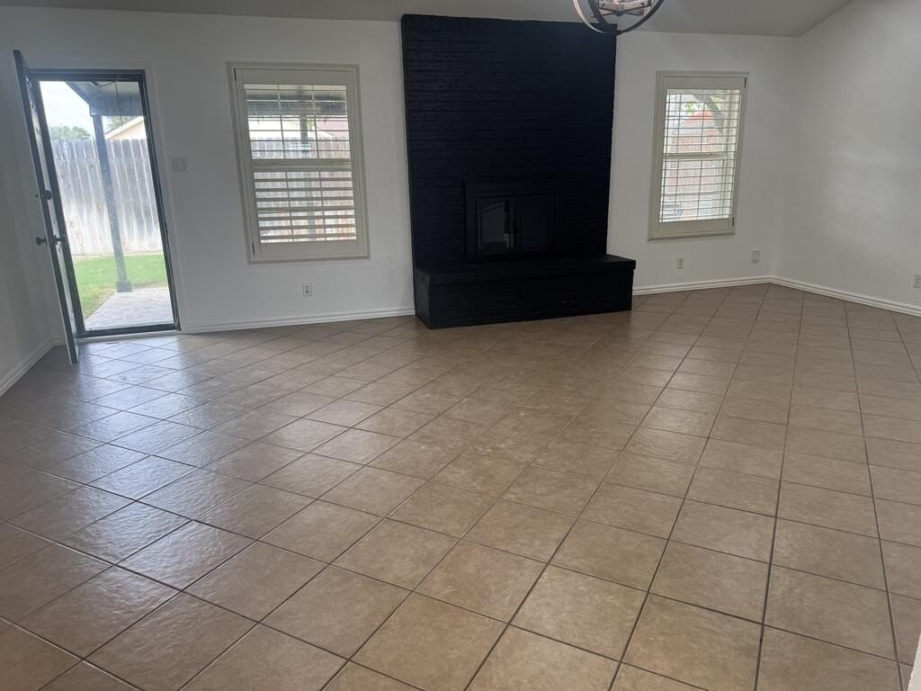 403 Crenshaw Dr - Photo 3 of 27