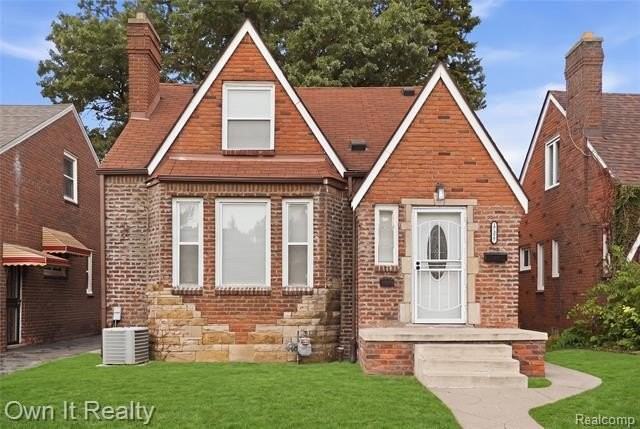 17327 Hartwell St - Photo 2 of 36