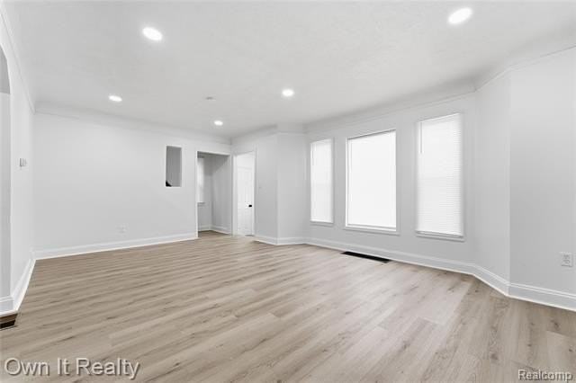 17327 Hartwell St - Photo 7 of 36