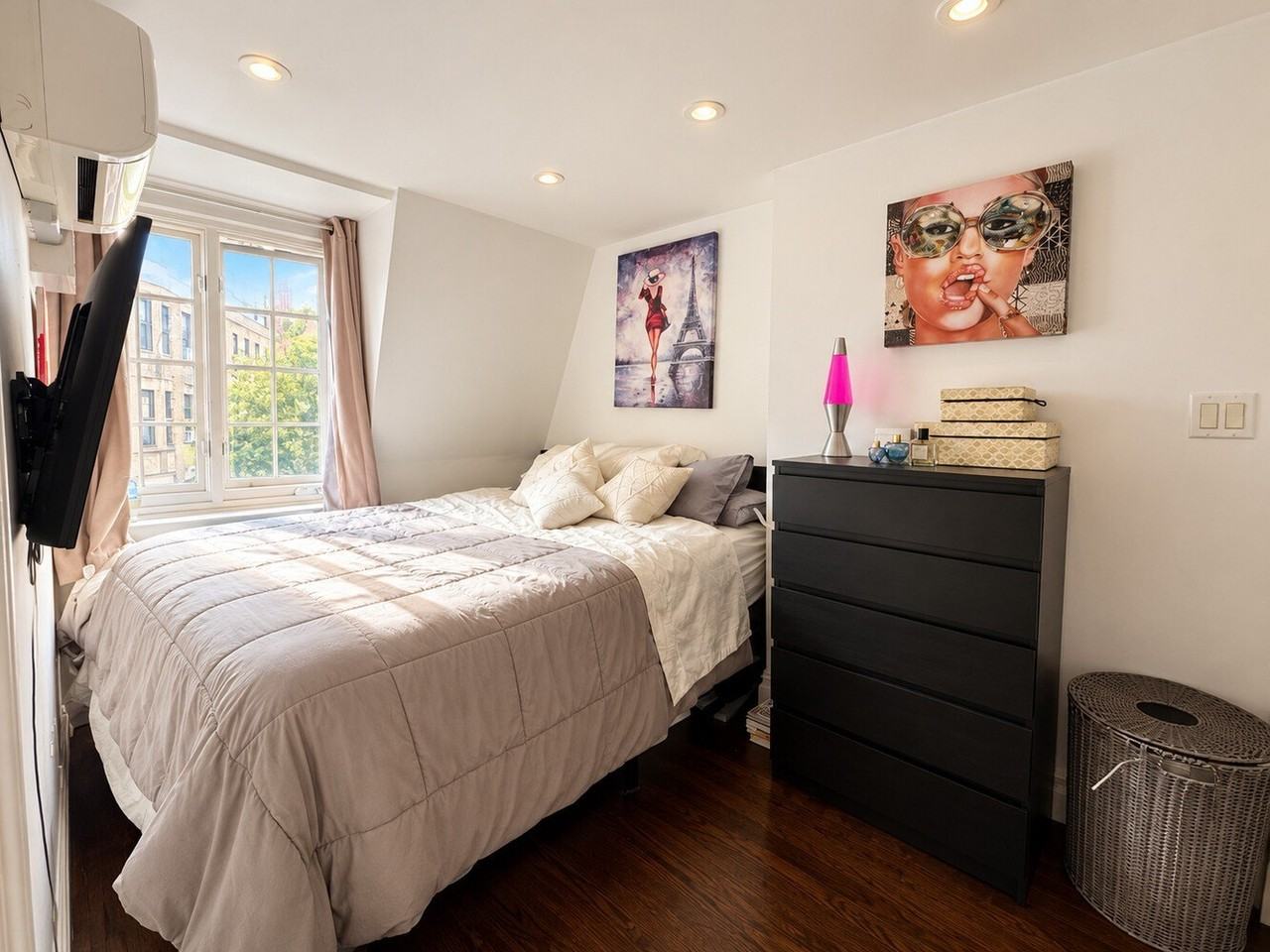 102 Greenwich Ave - Photo 3 of 5