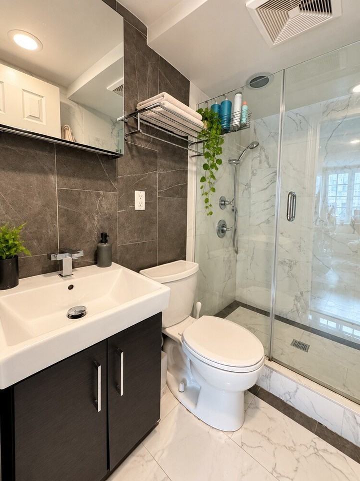 102 Greenwich Ave - Photo 4 of 5