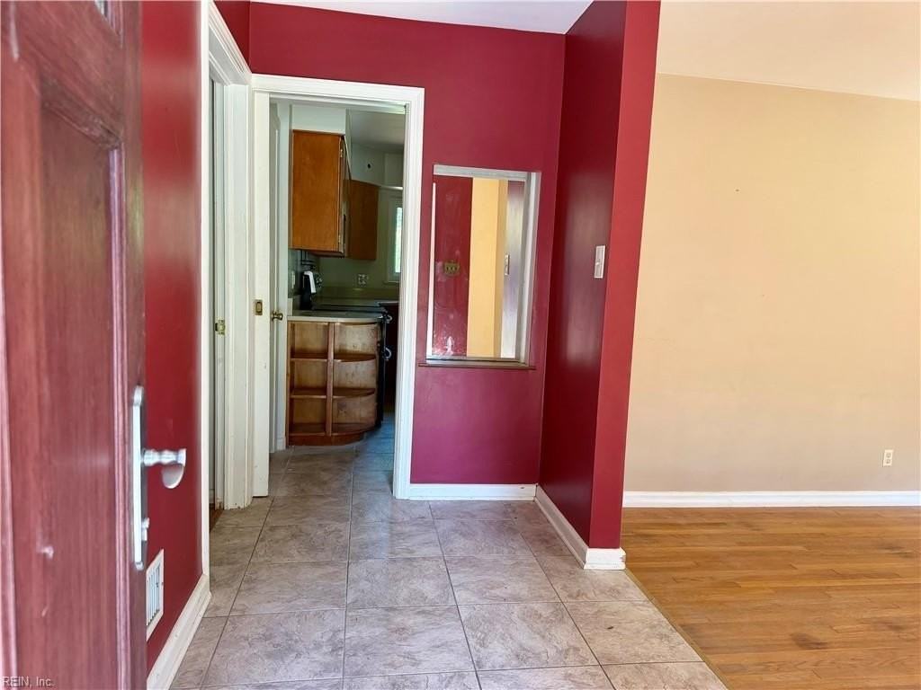 436 Thole St - Photo 4 of 35