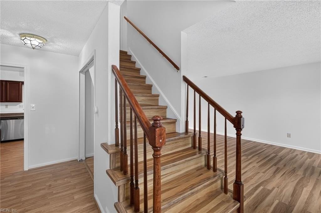 5681 Shinfield Dr - Photo 4 of 35