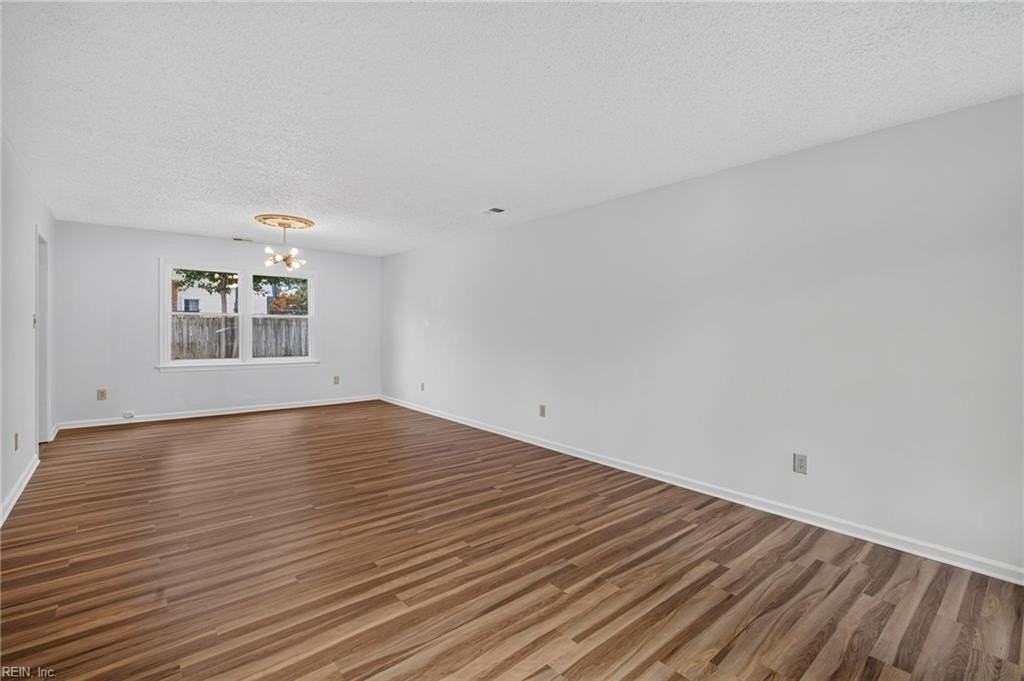 5681 Shinfield Dr - Photo 6 of 35