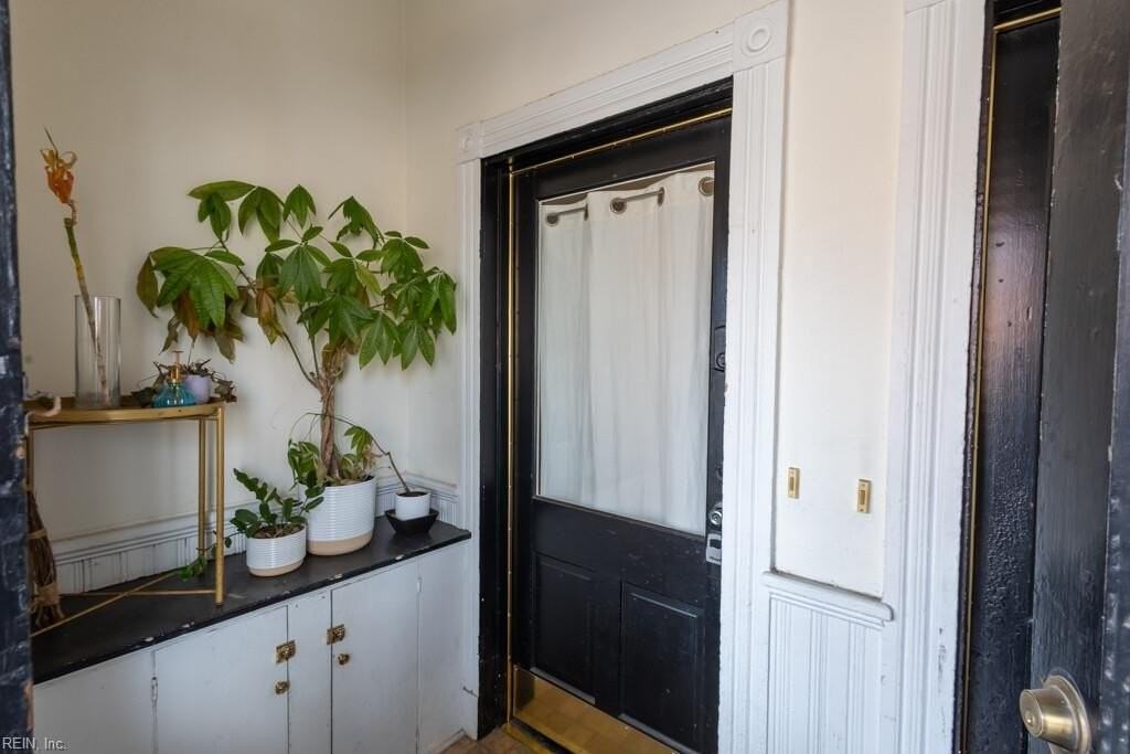 442 Court St - Photo 4 of 23