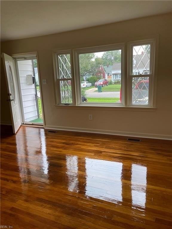 918 13th St - Photo 2 of 19
