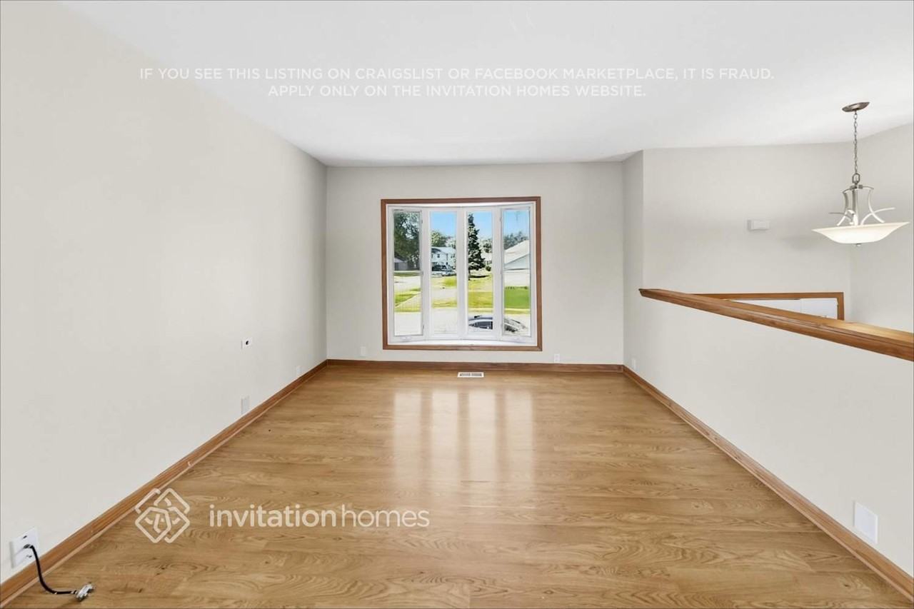 327 Hemlock Ave - Photo 5 of 19