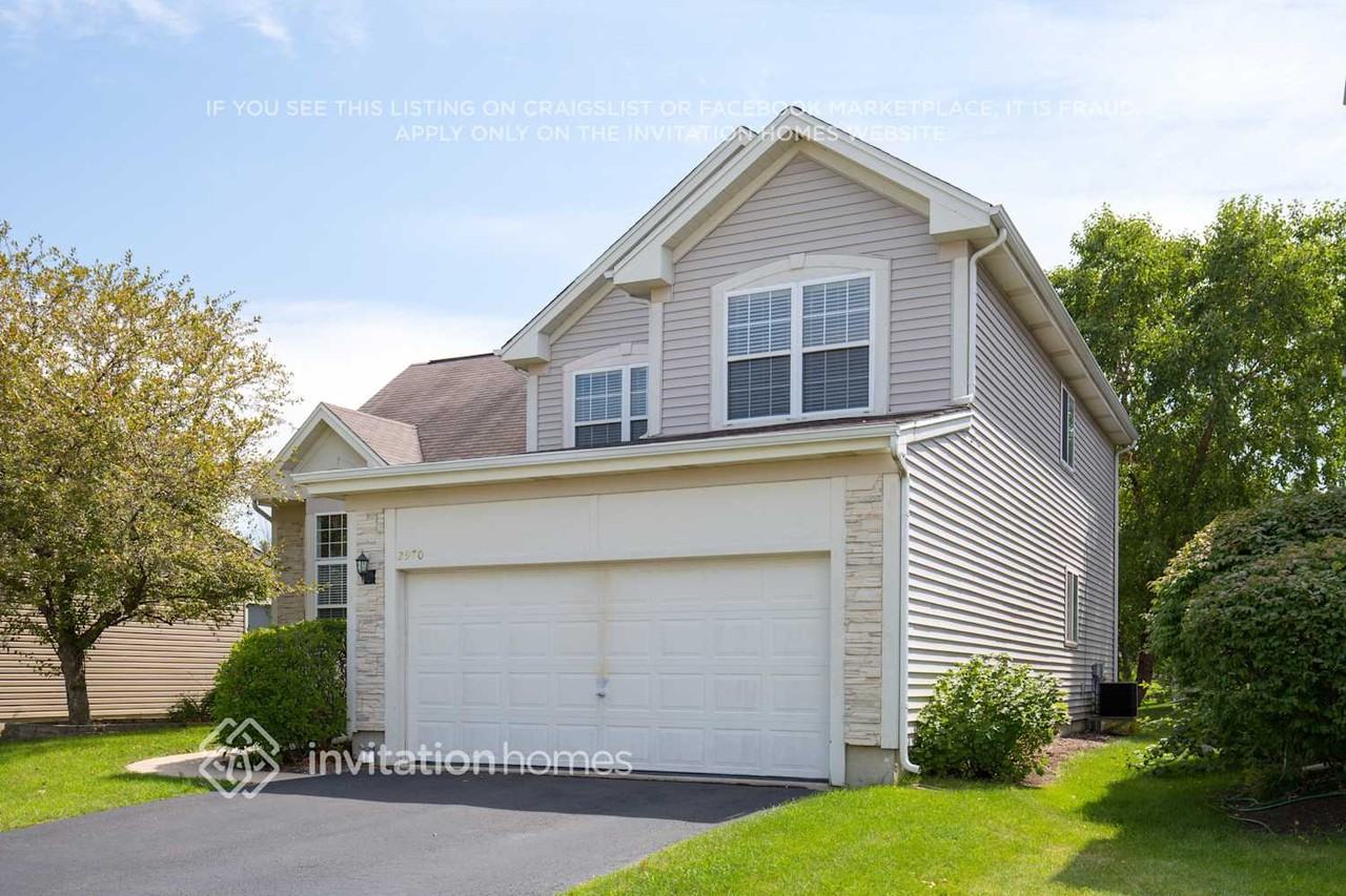 2970 Hillsboro Ln - Photo 2 of 10
