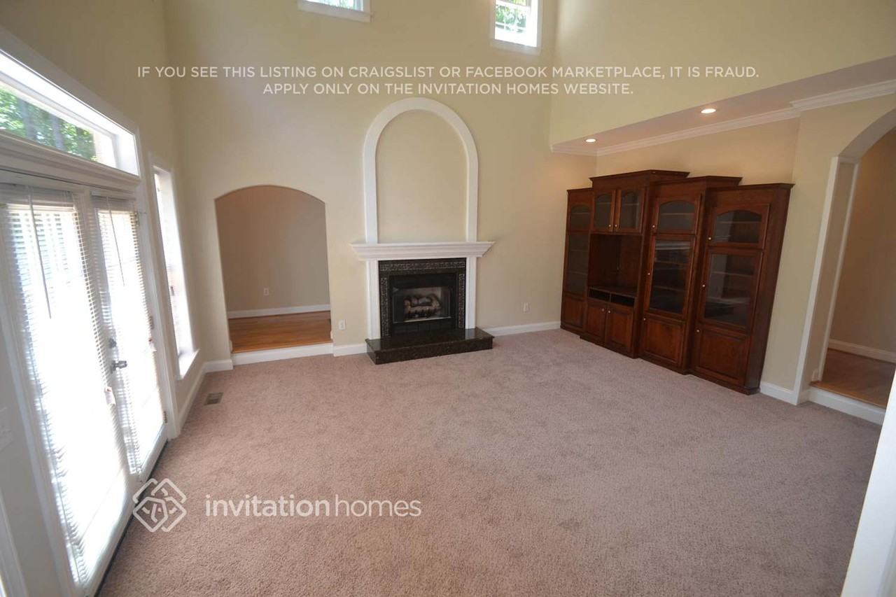134 Overbrook Dr Ne - Photo 2 of 10