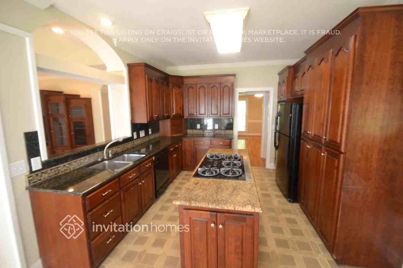 134 Overbrook Dr Ne - Photo 3 of 10
