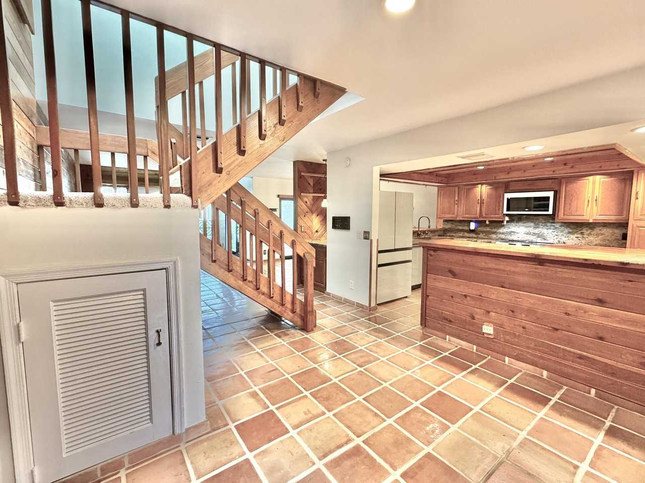 6069 Glendale Dr - Photo 4 of 29