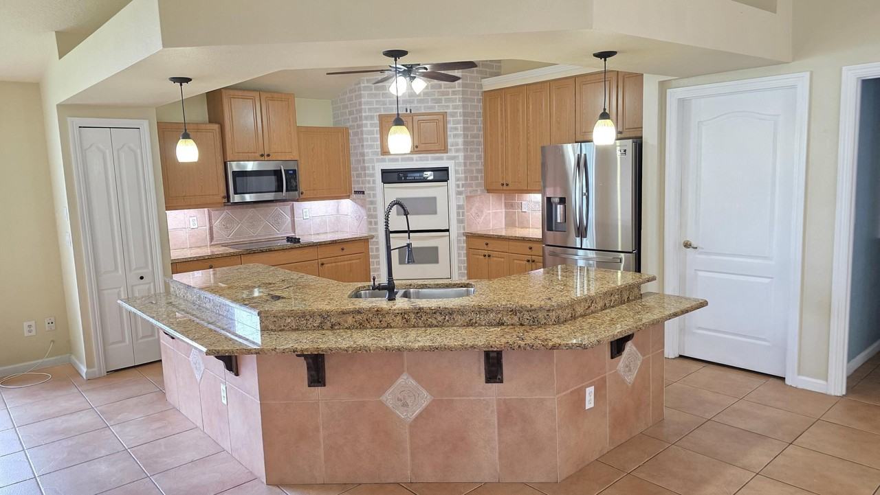 6611 Nw Agnon Ct - Photo 2 of 28