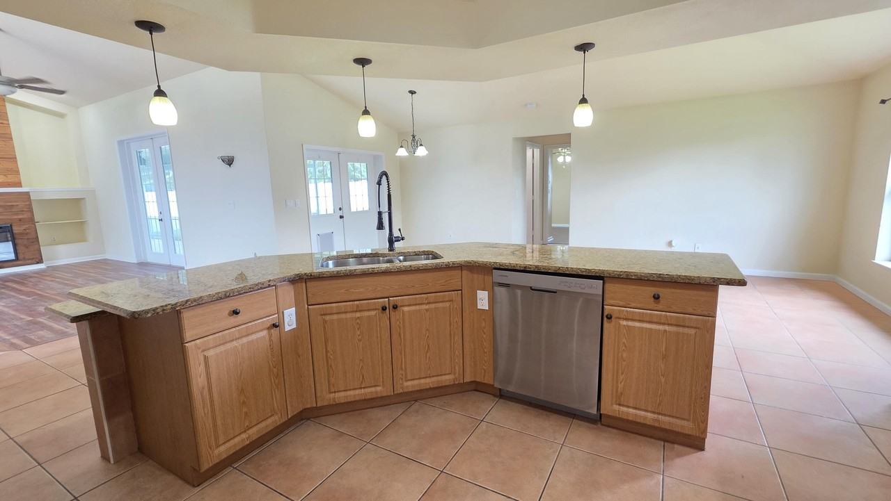 6611 Nw Agnon Ct - Photo 5 of 28
