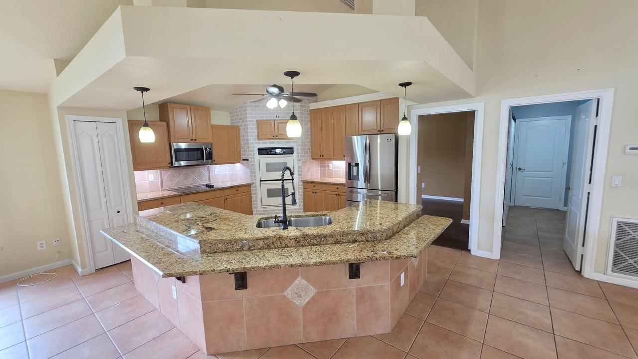 6611 Nw Agnon Ct - Photo 6 of 28