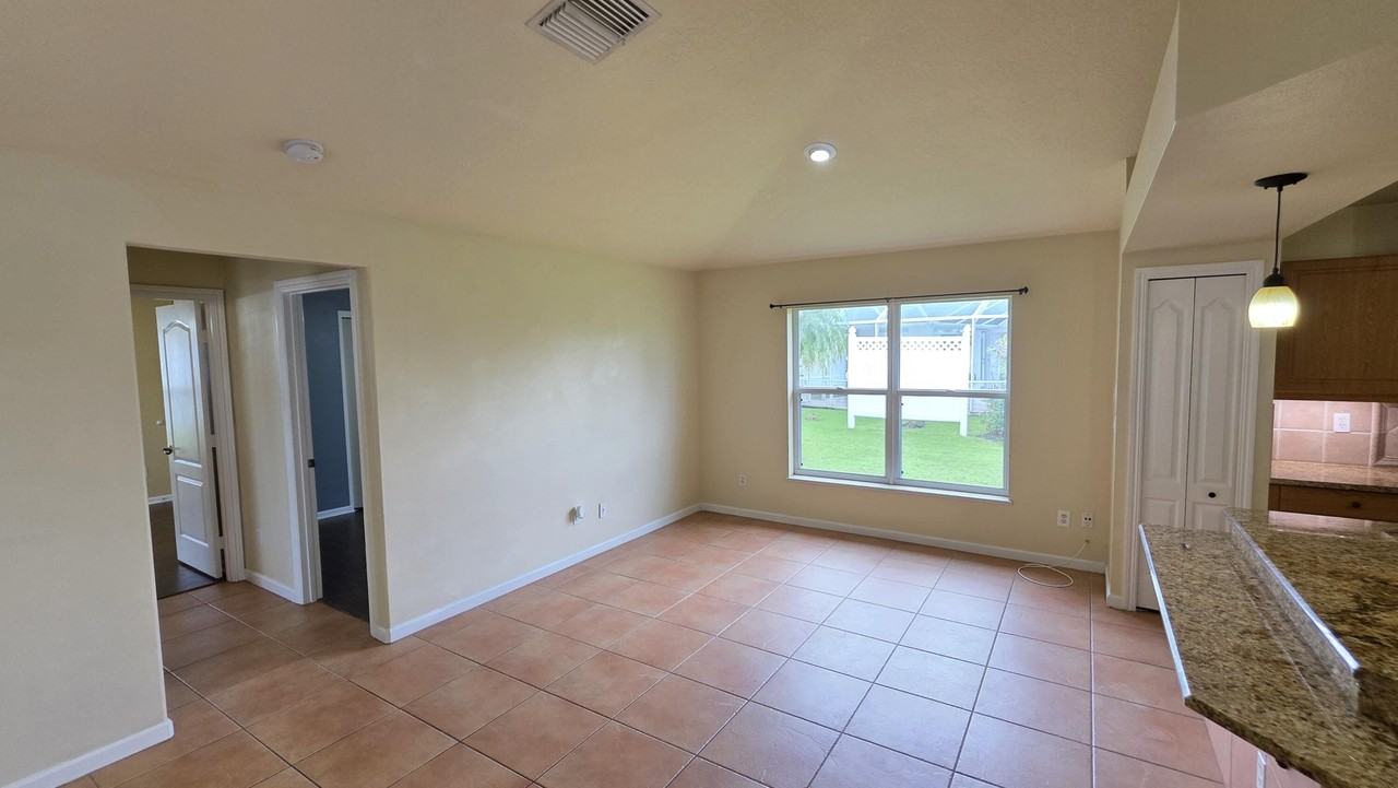 6611 Nw Agnon Ct - Photo 7 of 28