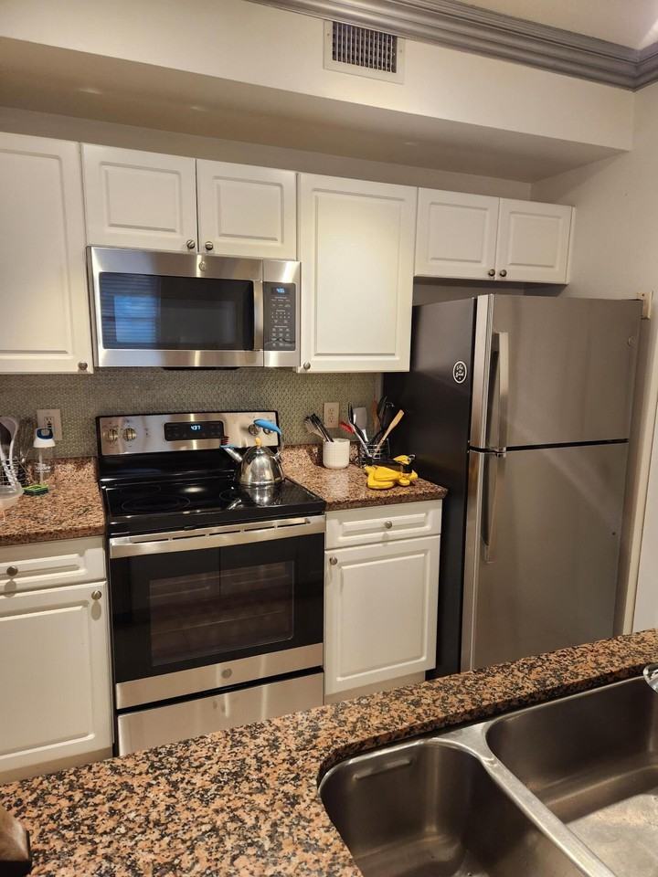 580 S Sapodilla Ave #106 - Photo 2 of 15