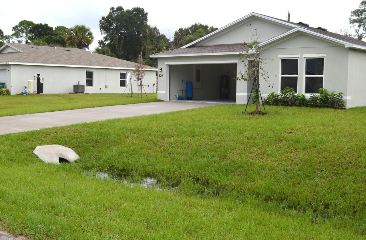 8201 Deland Ave - Photo 3 of 30