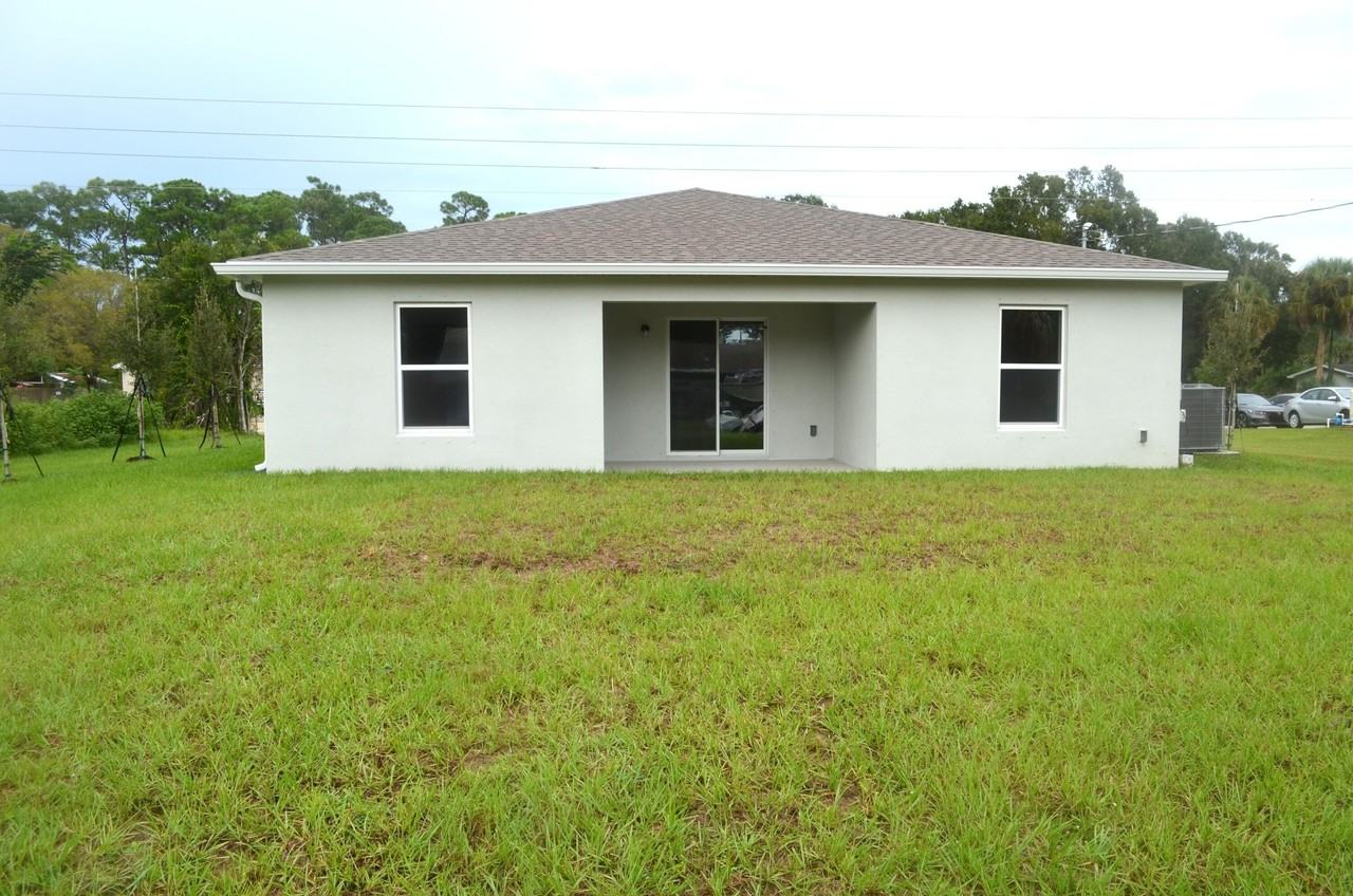 8201 Deland Ave - Photo 4 of 30