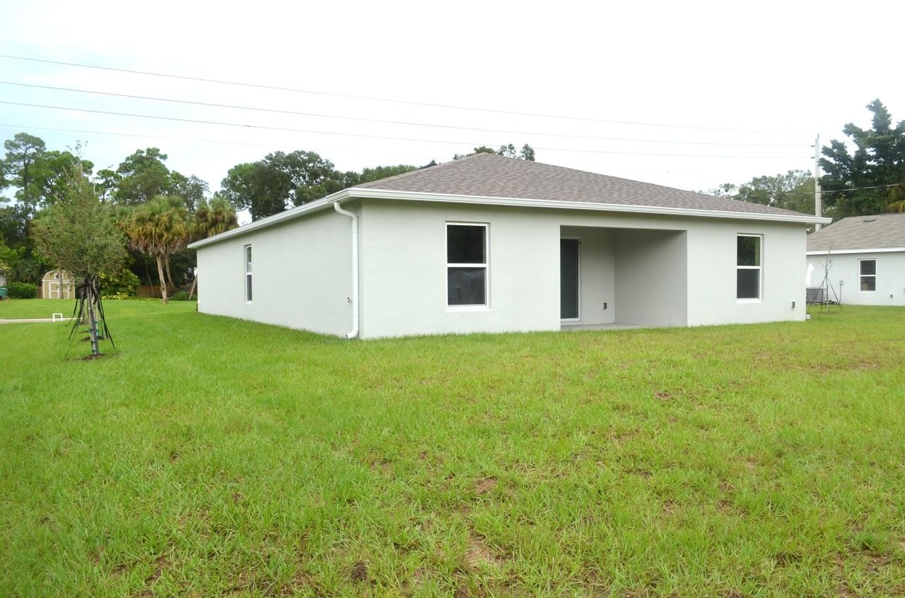 8201 Deland Ave - Photo 5 of 30